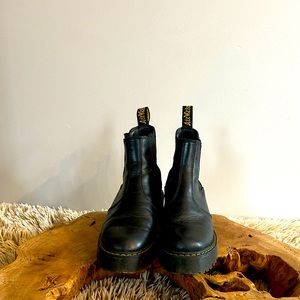 Dr. Martens platform chelsea boots! ✌️